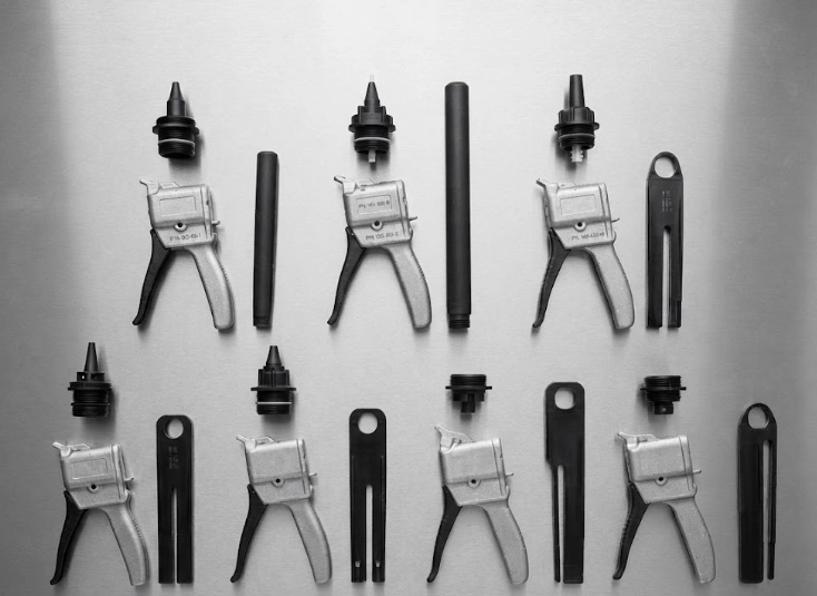 Un outil portable, plusieurs ratios&nbsp;: le guide industriel des pistolets &agrave; colle AB